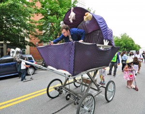 Race-GiantBabyCarriage2